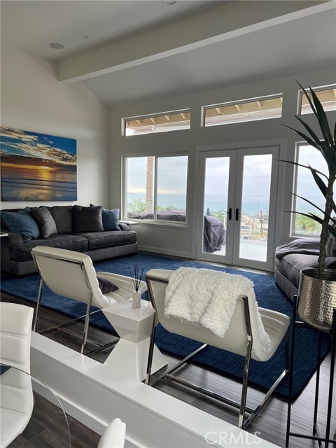 87 Palm Beach Court, Dana Point CA: https://media.crmls.org/medias/e5910013-9aaf-4096-a384-1f9690e8454c.jpg