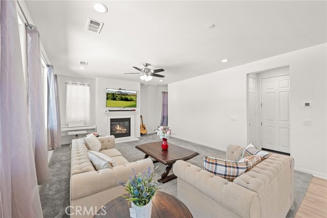 32171 Dymondia Way, Temecula CA: https://media.crmls.org/medias/e5916212-84bc-4de3-a039-f28bc97b2f42.jpg