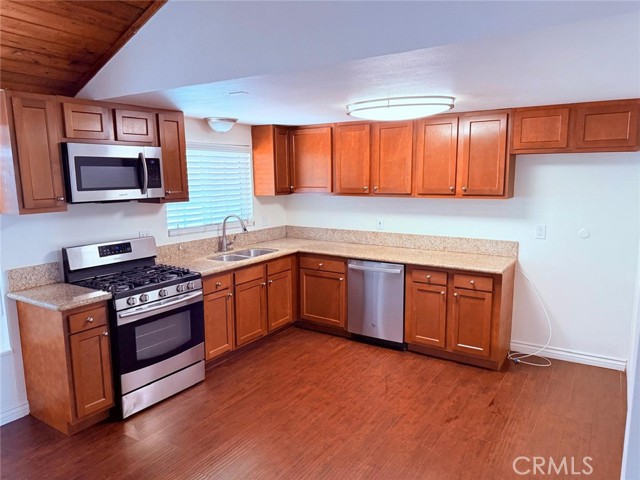 24811 Calle El Toro Grande, Lake Forest CA: https://media.crmls.org/medias/e591dbbc-d140-44a5-b0c0-1a5b9f48625f.jpg