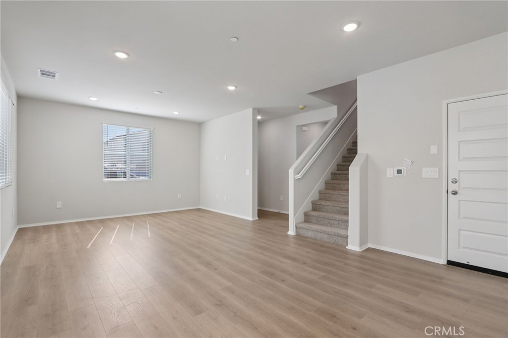 MLS #OC25222451 image #9