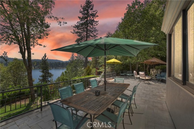 Detail Gallery Image 4 of 63 For 28175 North Shore Rd, Lake Arrowhead,  CA 92352 - 5 Beds | 5/1 Baths