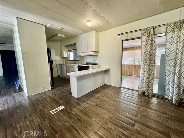 Detail Gallery Image 9 of 41 For 1536 S State St #4,  Hemet,  CA 92543 - 2 Beds | 2 Baths