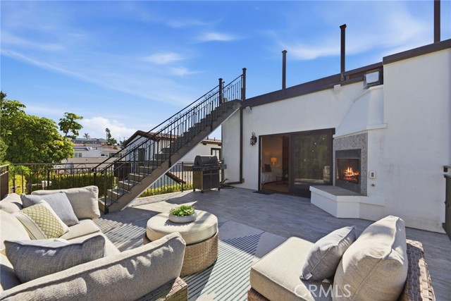 Detail Gallery Image 27 of 63 For 1001 2nd, Hermosa Beach,  CA 90254 - 5 Beds | 3/1 Baths