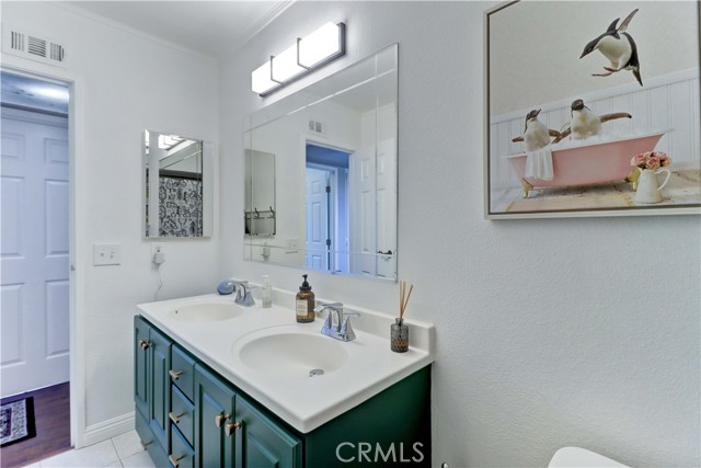 25701 Minoa Drive, Mission Viejo CA: https://media.crmls.org/medias/e594e828-0564-43ee-8e76-d743f6ad6ad0.jpg