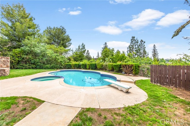 668 E Sunset N Drive, Redlands CA: https://media.crmls.org/medias/e594efe1-d44f-4be0-8c9c-dcfcc3586cb2.jpg