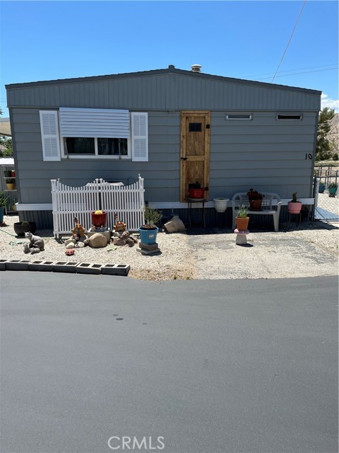 55524 Yucca Trail, Yucca Valley CA: https://media.crmls.org/medias/e59519f7-afb6-4dc3-b4f0-b68c44b4680e.jpg