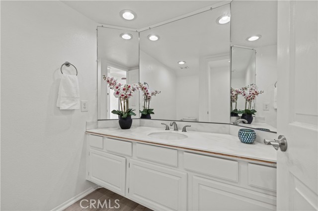 Detail Gallery Image 19 of 58 For 260 Country Club Dr #B,  Simi Valley,  CA 93065 - 2 Beds | 2/1 Baths