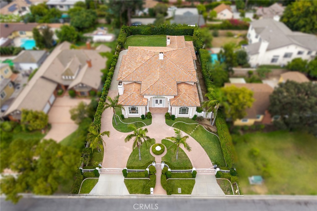 https://media.crmls.org/medias/e5964083-3690-4fb5-b835-aaffcbb32900.jpg?preset=X-Large