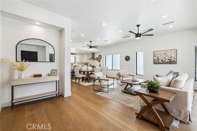 6521 Homewood Avenue, Los Angeles CA: https://media.crmls.org/medias/e596f95f-b7aa-4b43-8d03-3e67300bf9f1.jpg