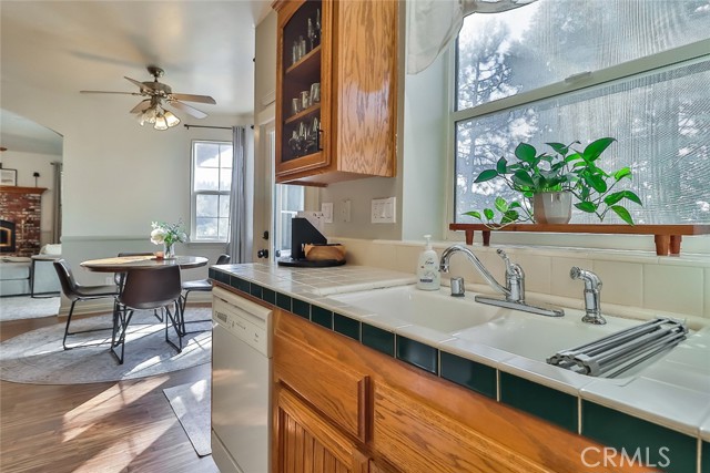176 Pine Ridge Road, Crestline CA: https://media.crmls.org/medias/e5972212-48ff-42aa-8f76-0832b3b2d947.jpg