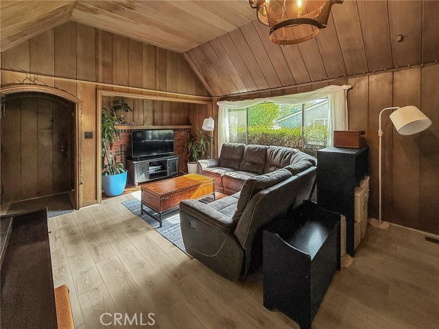 Detail Gallery Image 4 of 31 For 2544 Hermosa, Montrose,  CA 91020 - 2 Beds | 1 Baths