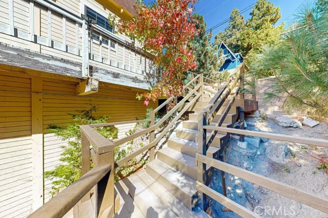 Detail Gallery Image 5 of 49 For 1960 Willow Dr, Running Springs,  CA 92382 - 4 Beds | 3 Baths