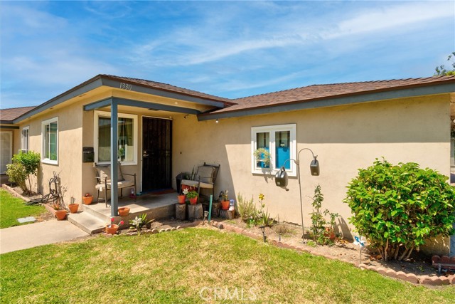 Detail Gallery Image 2 of 4 For 1330 E 4th St, Santa Ana,  CA 92701 - – Beds | – Baths