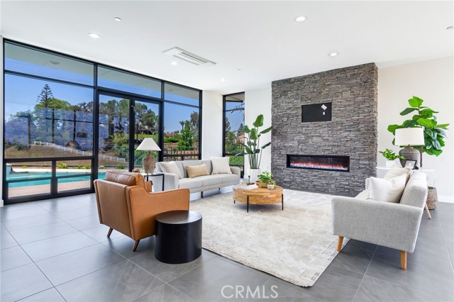 1912 Edgefair Lane, Redlands CA: https://media.crmls.org/medias/e599815c-b111-41ed-a2da-242637bf46c9.jpg