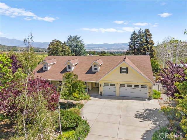 Detail Gallery Image 2 of 75 For 13678 Scenic Crest Dr, Yucaipa,  CA 92399 - 4 Beds | 2/1 Baths