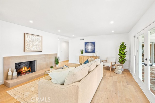 Detail Gallery Image 17 of 55 For 2309 Irvine Ave, Newport Beach,  CA 92660 - 4 Beds | 2/1 Baths