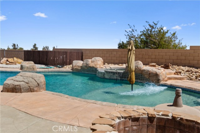 Detail Gallery Image 3 of 22 For 12210 Larch St, Oak Hills,  CA 92344 - 5 Beds | 3 Baths