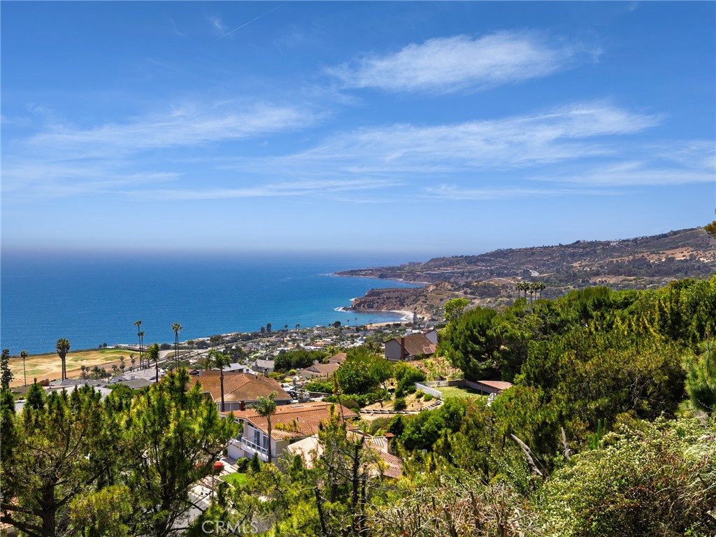 https://media.crmls.org/medias/e59a4b16-241f-423e-9ea3-3771408de715.jpg?preset=X-Large