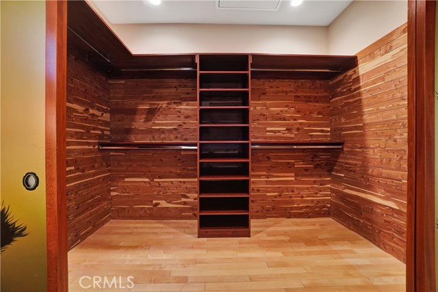 4532 Del Moreno Drive, Woodland Hills CA: https://media.crmls.org/medias/e59a63ba-1972-4607-8fe9-1ed2af596885.jpg
