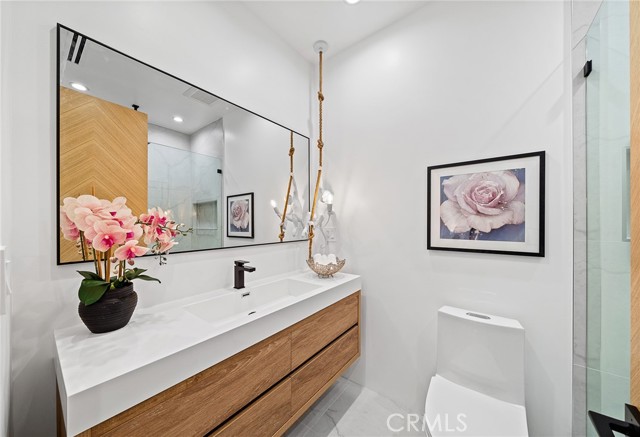 19750 Wells Drive, Woodland Hills CA: https://media.crmls.org/medias/e59abcb4-667f-436d-b89f-c6028889fad0.jpg