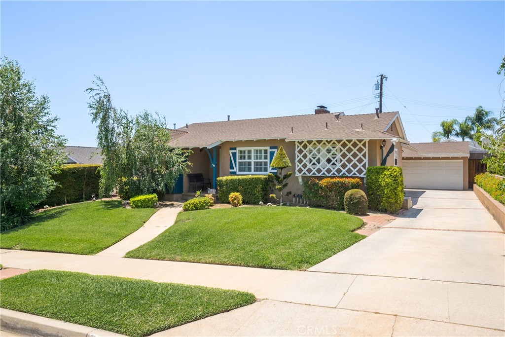 469 N Nearglen Avenue