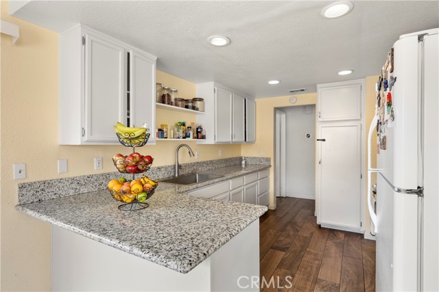 37112 Calle Amigo, Palmdale CA: https://media.crmls.org/medias/e59b96ef-8ad6-445c-9d95-2dc77282dad9.jpg