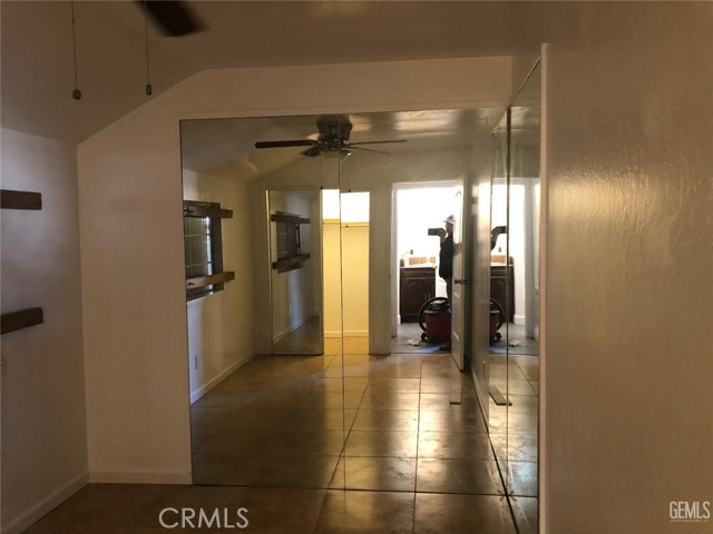 Detail Gallery Image 3 of 12 For 121 Roberts, Bakersfield,  CA 93308 - 2 Beds | 1 Baths