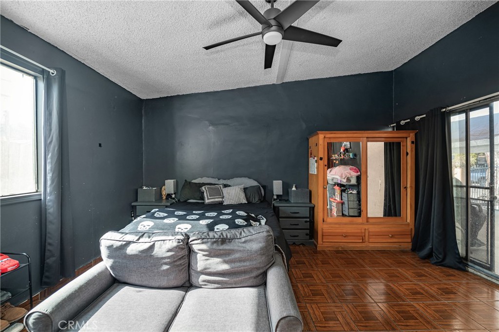 https://media.crmls.org/medias/e59d0402-9529-498c-a179-26bdbe131283.jpg?preset=X-Large