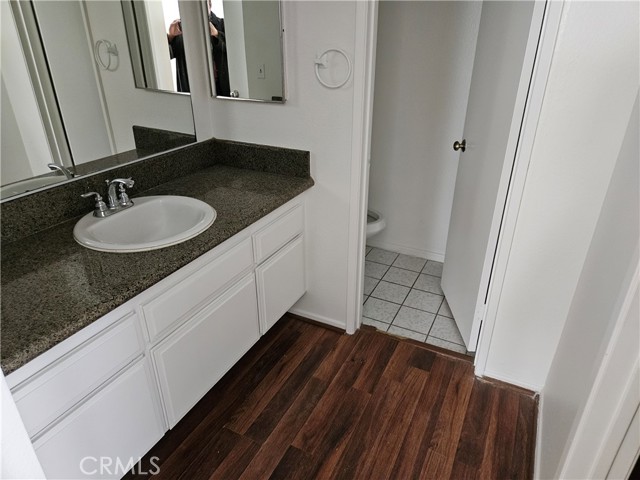 Detail Gallery Image 8 of 9 For 7135 Firmament Ave #8,  Van Nuys,  CA 91406 - 2 Beds | 2 Baths