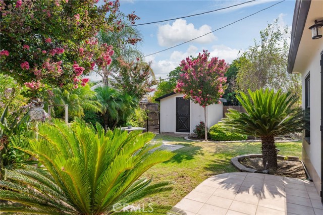 2702 Worthington Avenue, Bakersfield CA: https://media.crmls.org/medias/e59d429e-65df-4ded-9694-4a268d770719.jpg