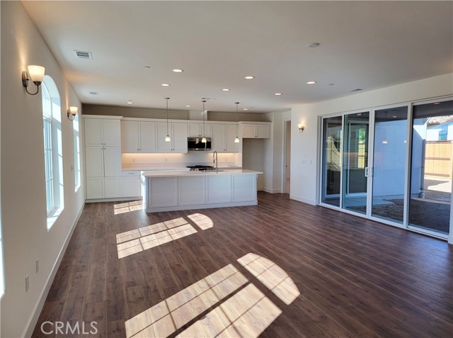 Detail Gallery Image 6 of 22 For 701 Manor Ln, Paso Robles,  CA 93446 - 4 Beds | 3 Baths