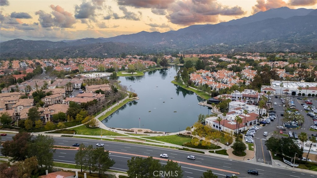 https://media.crmls.org/medias/e59d987f-2c1a-4c12-b08b-7f5aac636045.jpg?preset=X-Large