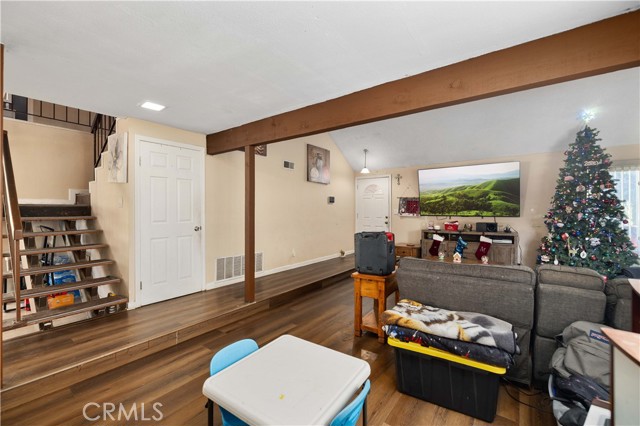 44627 11th E, Lancaster CA: https://media.crmls.org/medias/e59e5880-a453-4432-a9de-85236ccd5ec7.jpg