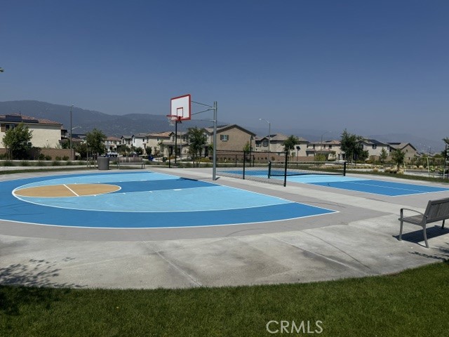 https://media.crmls.org/medias/e59e6d66-71d5-4e02-a331-02631b345723.jpg?preset=X-Large