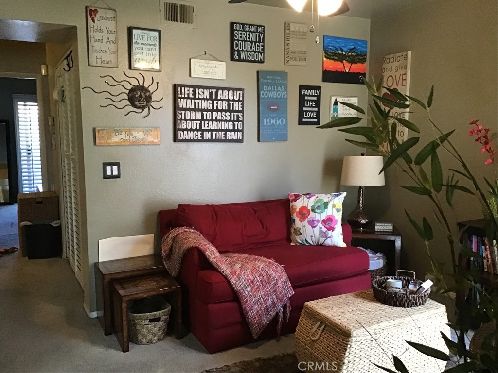 https://media.crmls.org/medias/e59e7c91-021c-4036-8c1d-4910d343b8d2.jpg?preset=X-Large