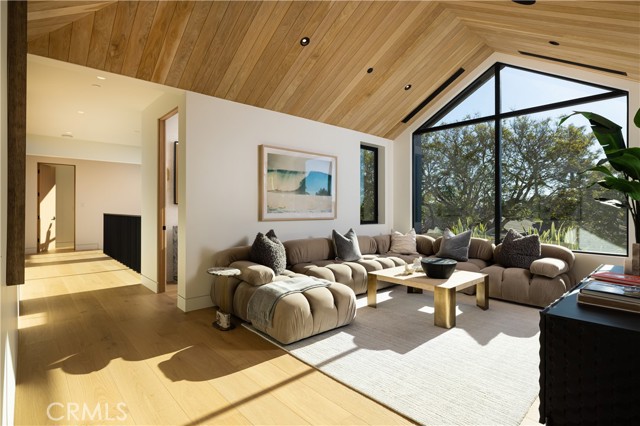 Detail Gallery Image 34 of 48 For 2100 Windward Ln, Newport Beach,  CA 92660 - 5 Beds | 5/3 Baths