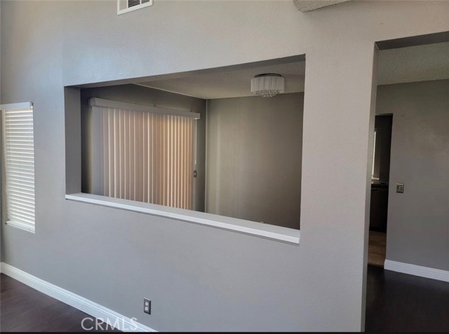 Detail Gallery Image 4 of 19 For 7598 Honeysuckle, Fontana,  CA 92336 - 3 Beds | 2/1 Baths