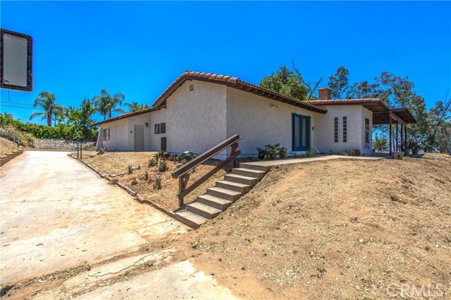 32272 Florida Avenue, Mentone CA: https://media.crmls.org/medias/e59ff27d-1f40-4026-a5d5-8bd3d9e04fab.jpg