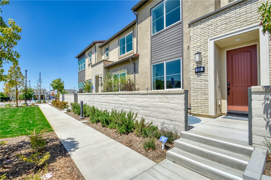 Detail Gallery Image 1 of 1 For 3911 S. Jolly Paseo #196, Ontario,  CA 91761 - 3 Beds | 2/1 Baths