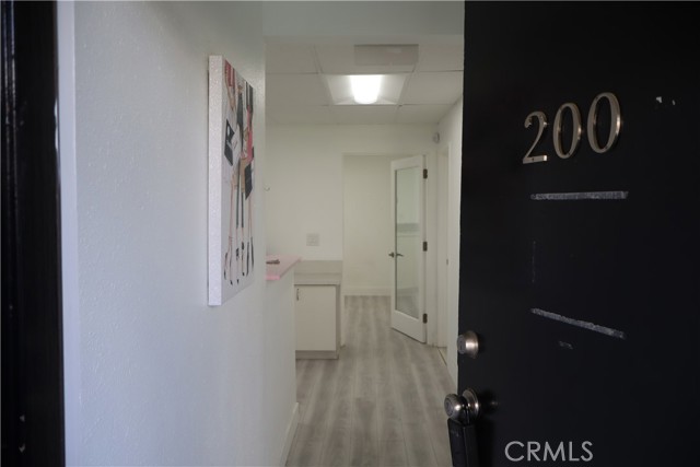 Detail Gallery Image 2 of 25 For 6016 Fallbrook Ave #200,  Woodland Hills,  CA 91367 - 4 Beds | – Baths