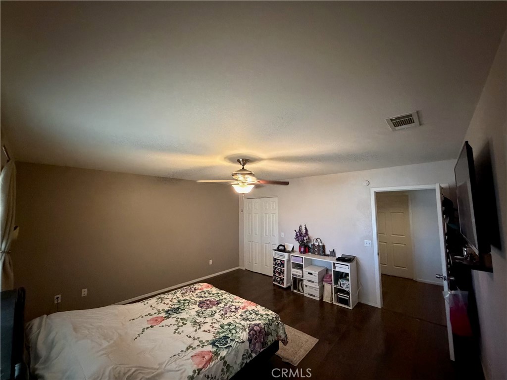 https://media.crmls.org/medias/e5a08e83-9416-4099-a852-26ee97699b01.jpg?preset=X-Large