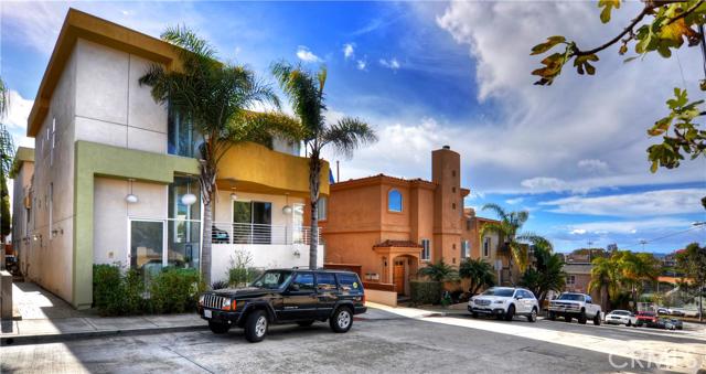 702 10th Street, Hermosa Beach, California 90254, 4 Bedrooms Bedrooms, ,2 BathroomsBathrooms,Residential,Sold,10th,SB16004191