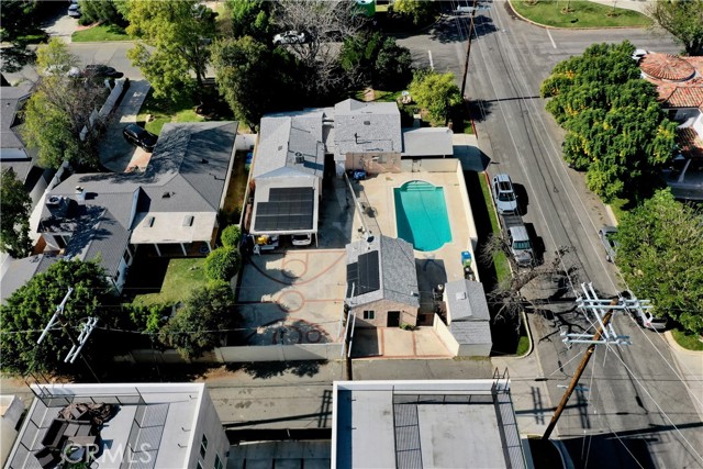 Detail Gallery Image 4 of 38 For 5654 Stansbury, Van Nuys,  CA 91401 - 2 Beds | 2 Baths