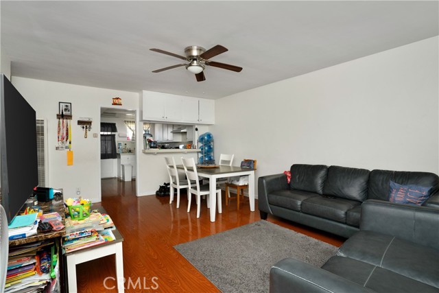 4220 W 165th Street, Lawndale CA: https://media.crmls.org/medias/e5a121ad-c372-48f2-a9e0-03b31c81ff1b.jpg