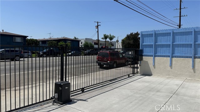 7726 Laurel Canyon Boulevard, North Hollywood CA: https://media.crmls.org/medias/e5a17457-ffc7-48ce-b499-2cb1820645d2.jpg