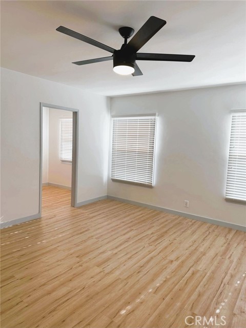 494 Almond Avenue, Long Beach CA: https://media.crmls.org/medias/e5a22cdf-0259-4d2b-99ed-5389d966ed5d.jpg