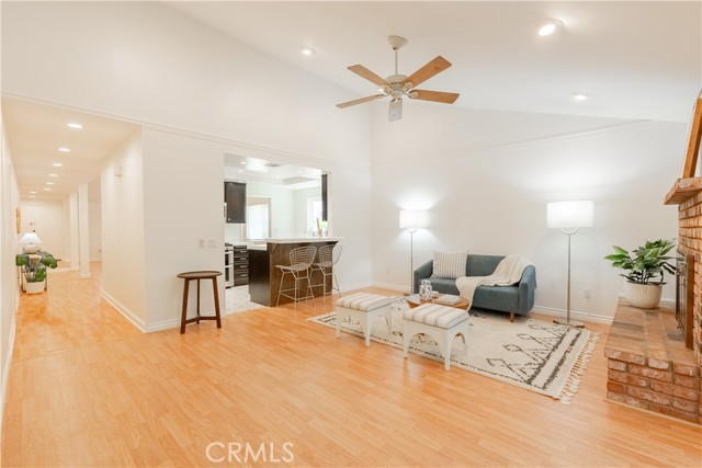 7215 Enfield Avenue, Reseda CA: https://media.crmls.org/medias/e5a3c120-af18-4e7e-a2b9-7c6007b6ce4a.jpg
