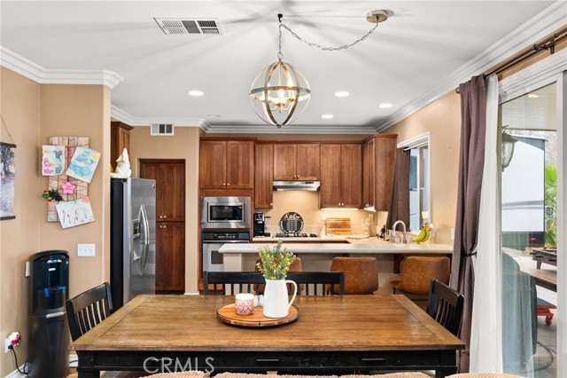 Detail Gallery Image 11 of 52 For 16422 Empire Lakes Ct, Fontana,  CA 92336 - 4 Beds | 2/1 Baths