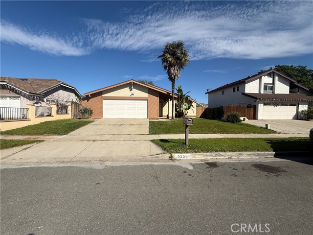 Detail Gallery Image 4 of 45 For 1256 Armstrong, Escondido,  CA 92027 - 3 Beds | 2 Baths