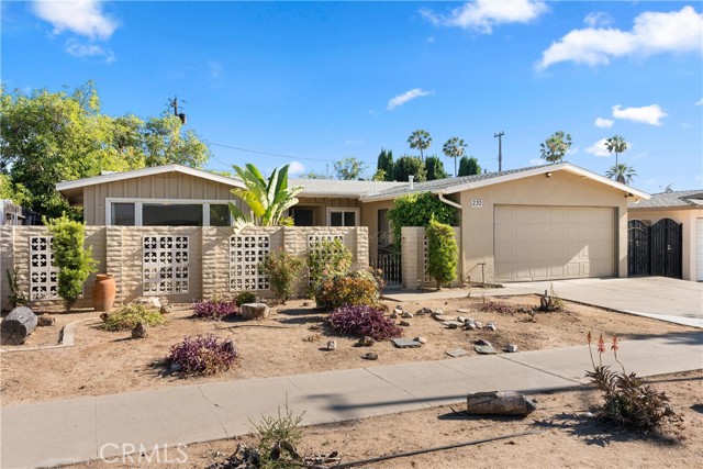 Detail Gallery Image 2 of 25 For 230 E Hoover Ave, Orange,  CA 92867 - 4 Beds | 2 Baths